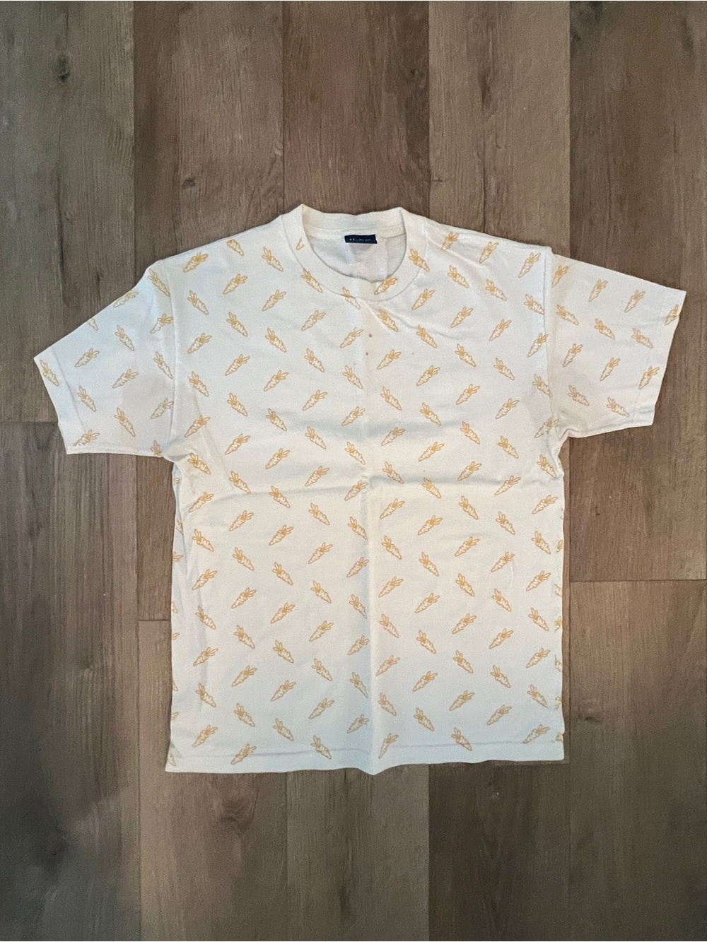 Carrots By Anwar - White Short-Sleeve Tee with Yellow Carrots Pattern Print